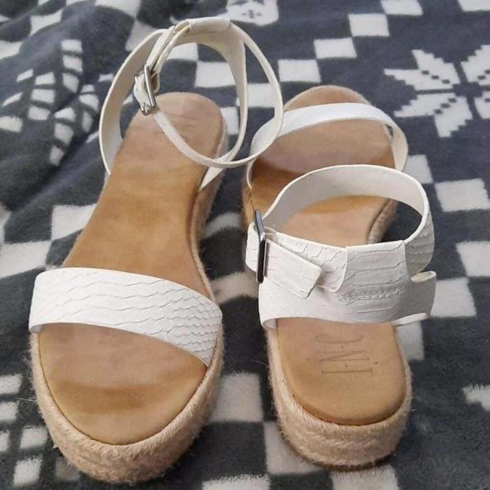 INC International Concepts  White Valettap Ankle Strap Espadrille Sandals Size 9